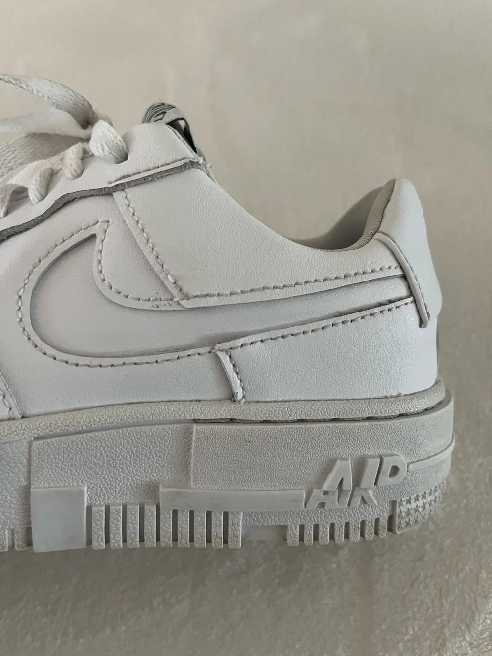 Nike White Leather Girls Low Profile Sneakers 5